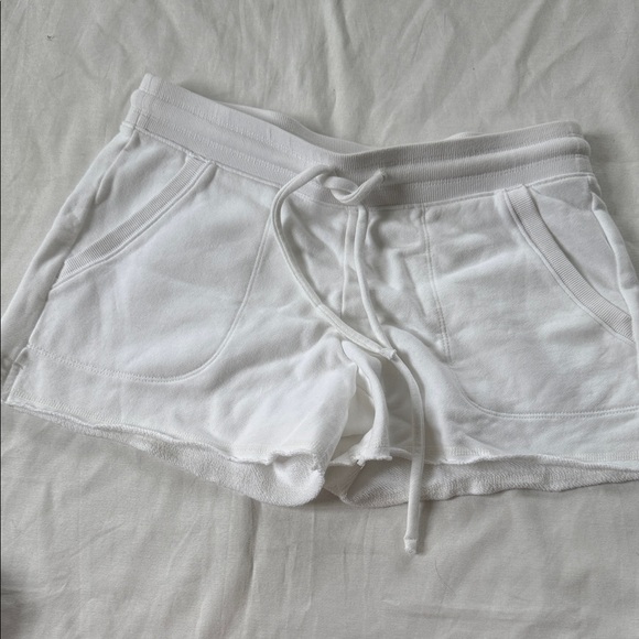 Vineyard Vines White Beach Casual Shorts - Picture 1 of 4
